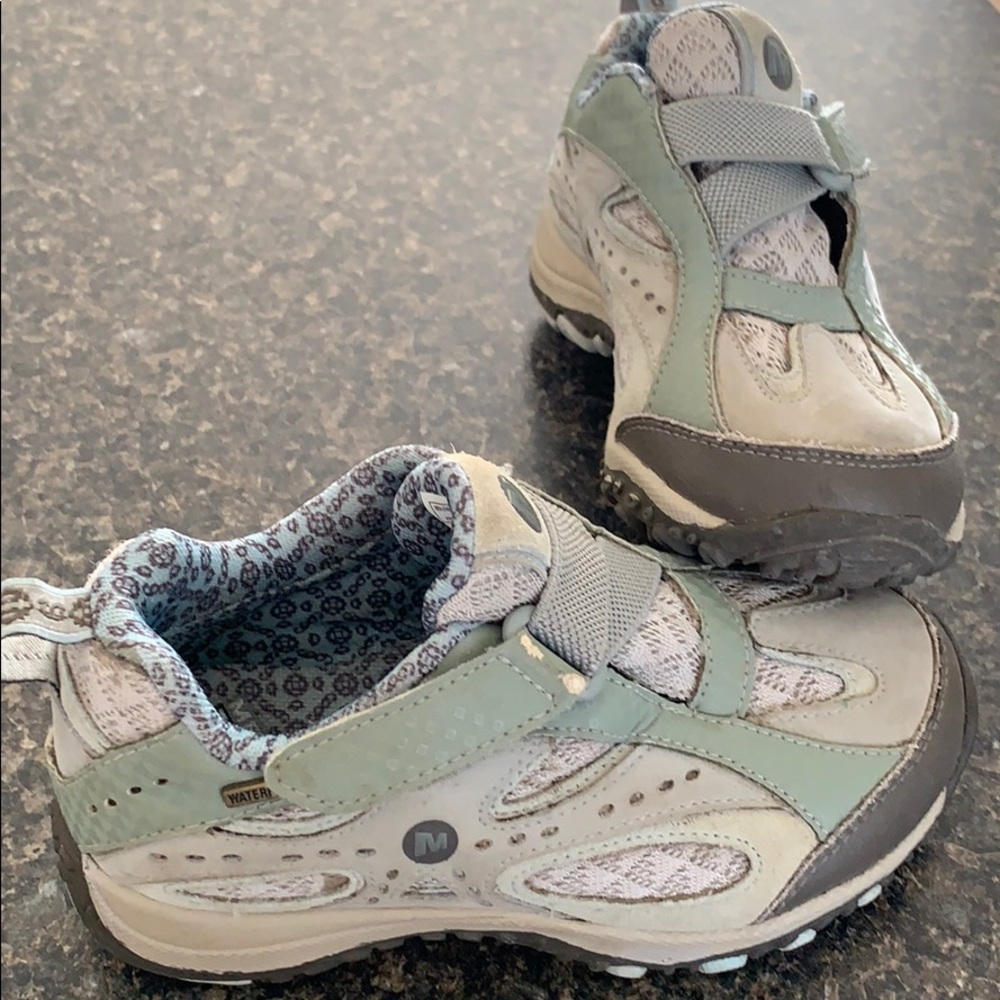 🌲🐾Merrell kids hiking sneakers sz10